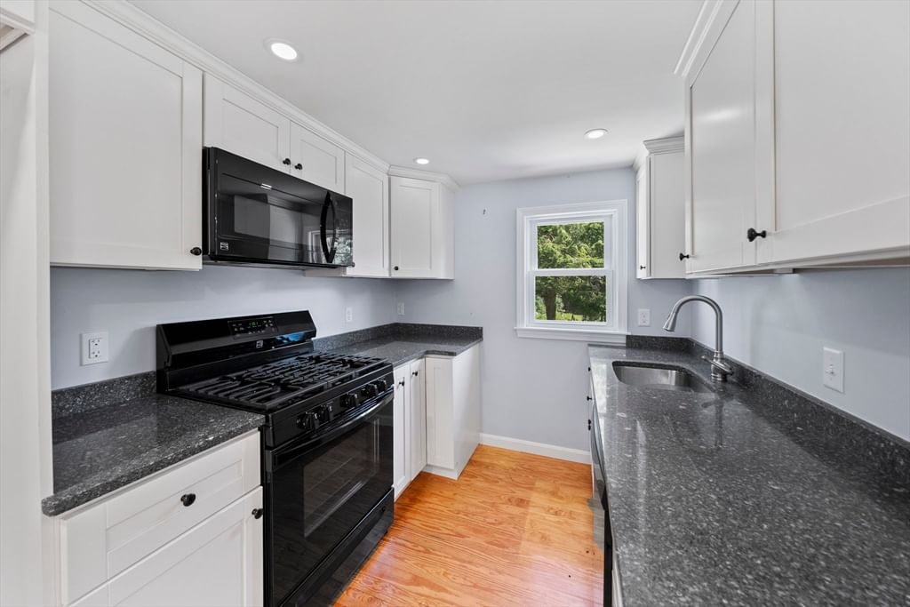 50 Florida St Marshfield — Photo 8 of 24