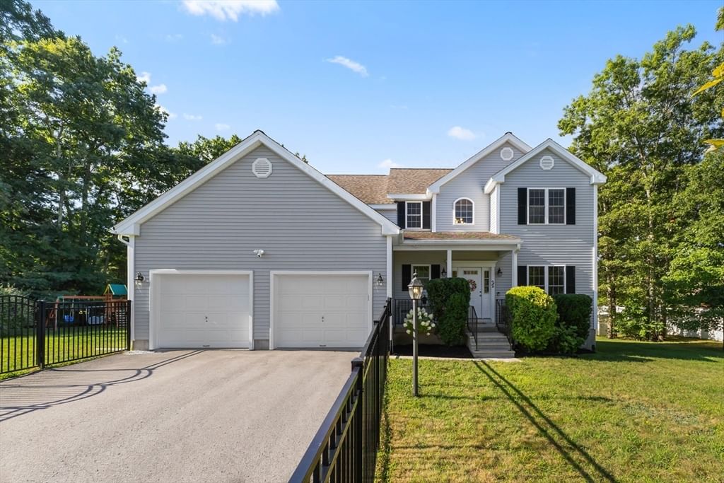 Property at 22 W Ledge Rd, Clinton, MA 01510