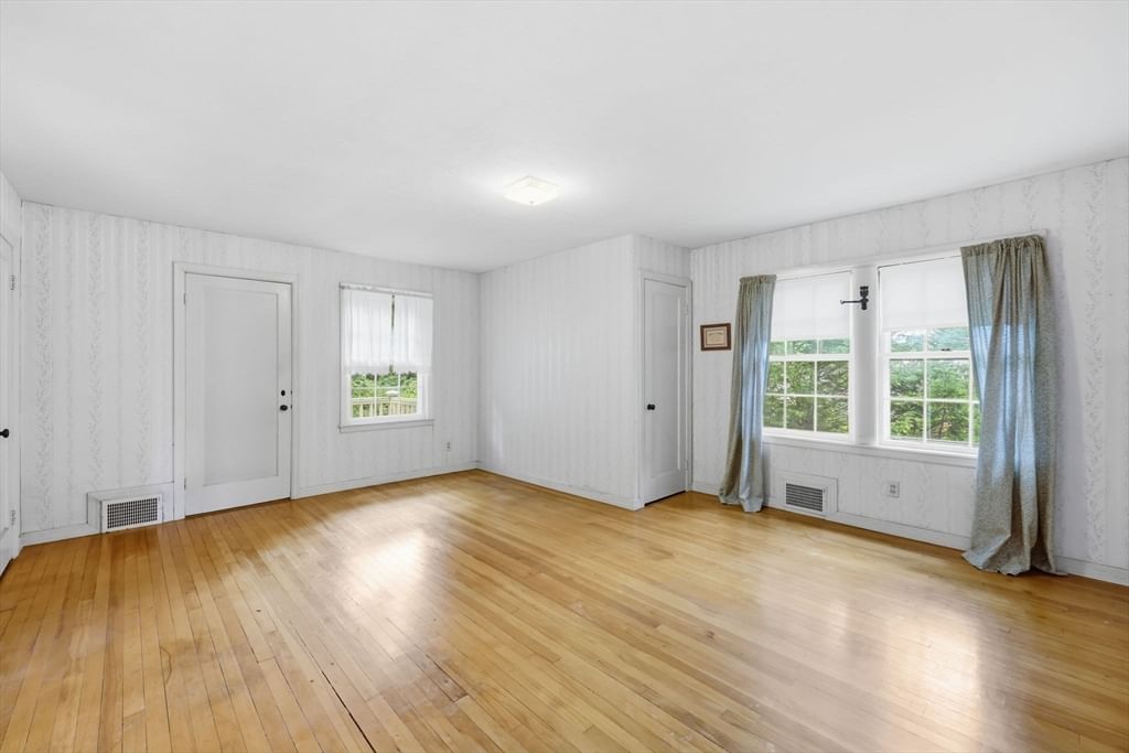 63 Goodwin St Springfield — Photo 19 of 42