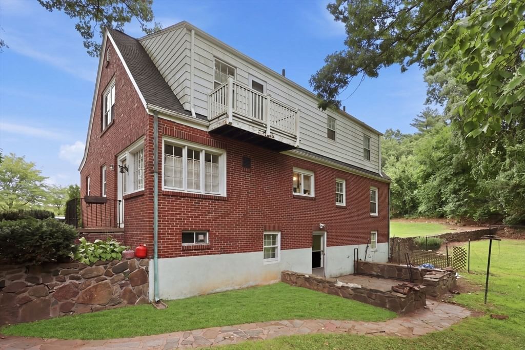 63 Goodwin St Springfield — Photo 37 of 42
