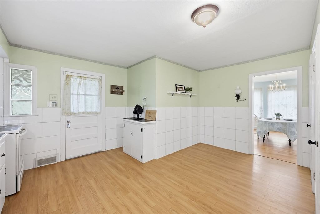 63 Goodwin St Springfield — Photo 6 of 42