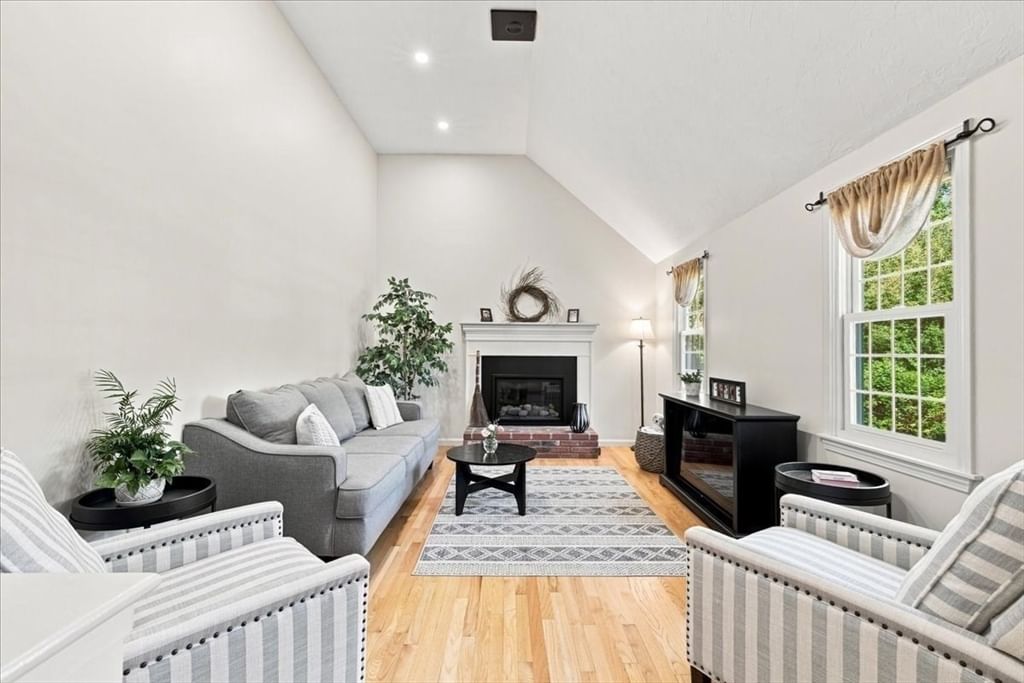 3 Copper Beech Dr Kingston — Photo 10 of 37