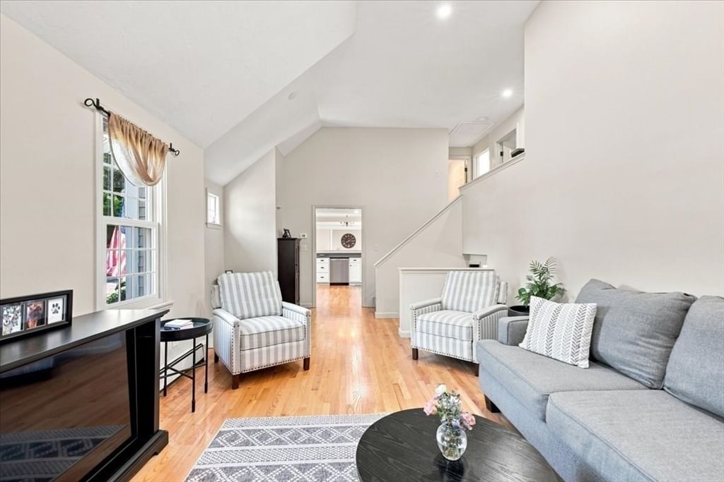 3 Copper Beech Dr Kingston — Photo 12 of 37