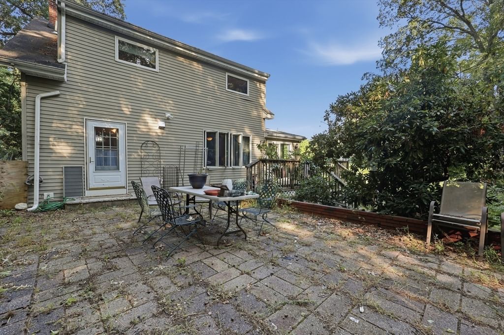 79 Waverly Rd Woburn — Photo 32 of 37