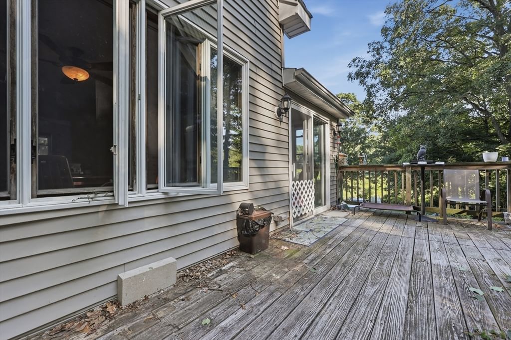 79 Waverly Rd Woburn — Photo 33 of 37