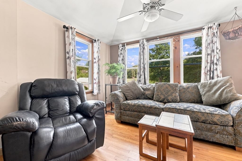 79 Waverly Rd Woburn — Photo 6 of 37
