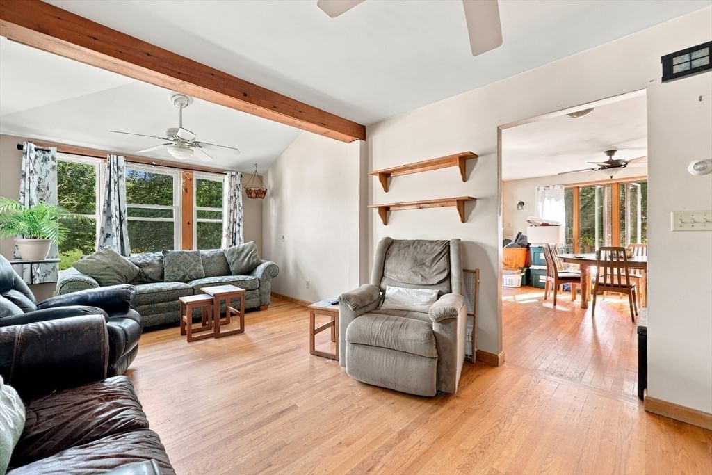 79 Waverly Rd Woburn — Photo 7 of 37