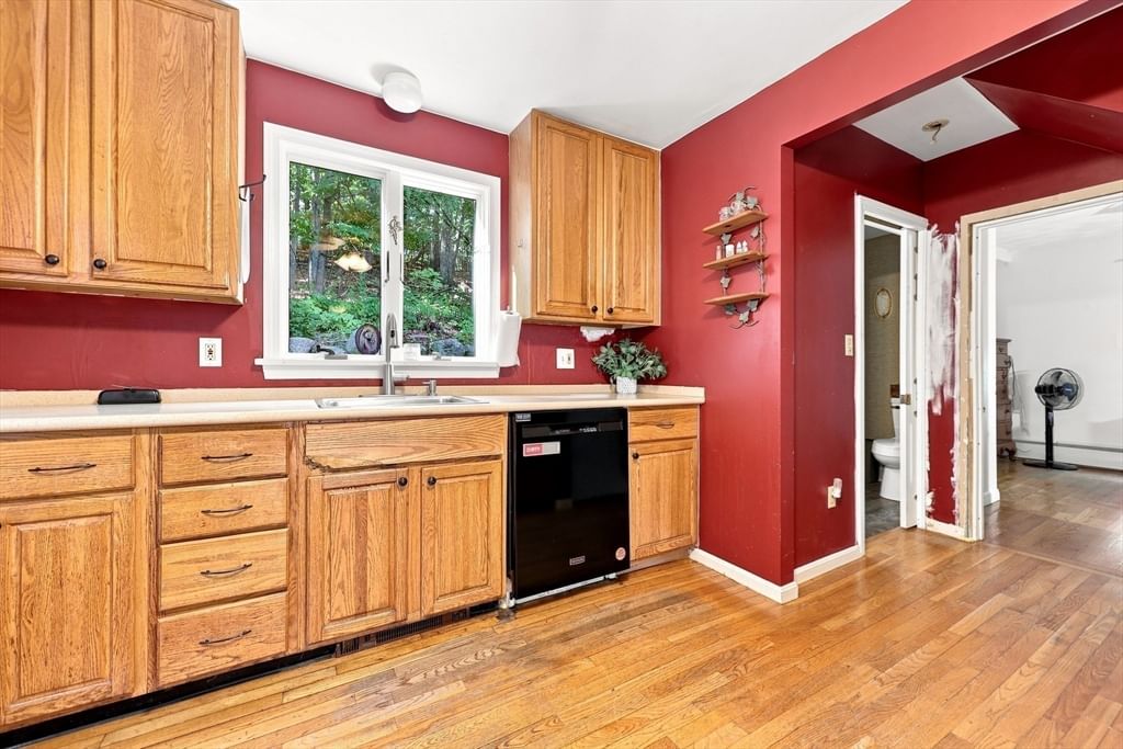 79 Waverly Rd Woburn — Photo 8 of 37