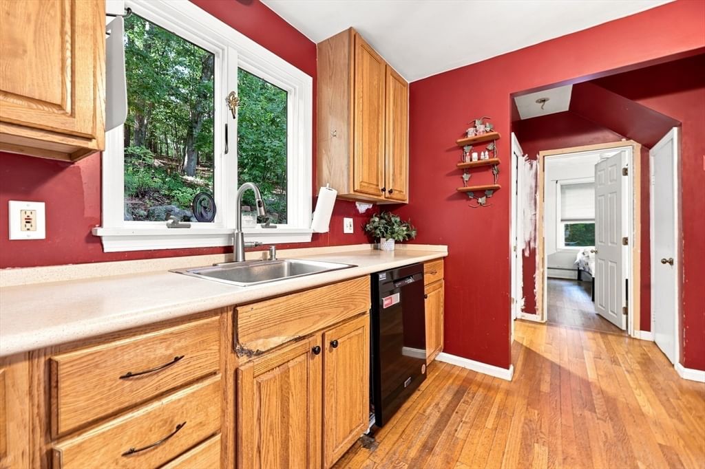 79 Waverly Rd Woburn — Photo 9 of 37