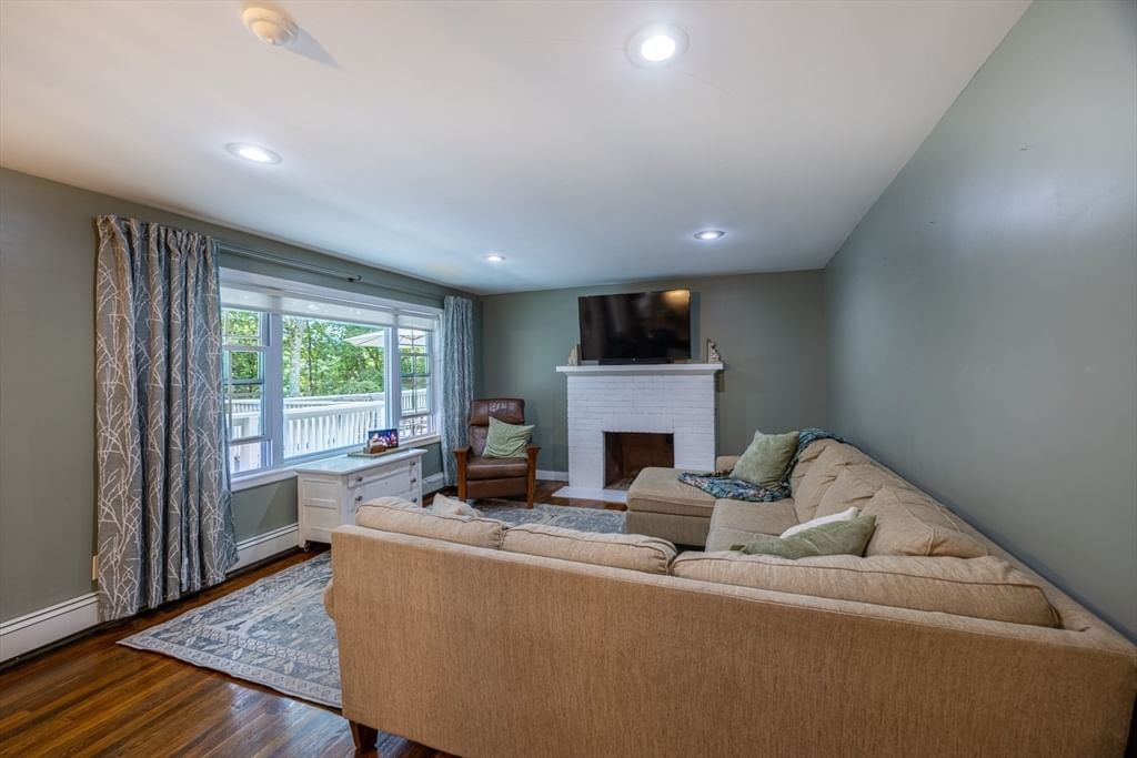17 Gardner Ave Sturbridge — Photo 6 of 41
