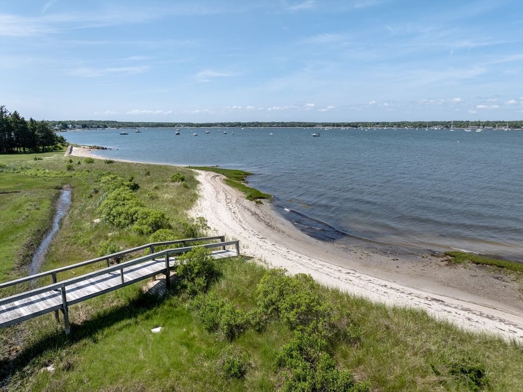 13 Harbor Acres Ln Mattapoisett — Photo 8 of 42