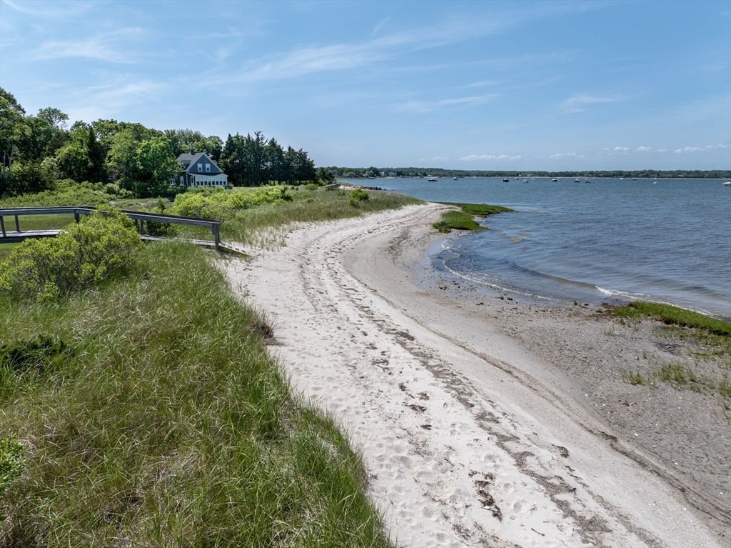 13 Harbor Acres Ln Mattapoisett — Photo 9 of 42