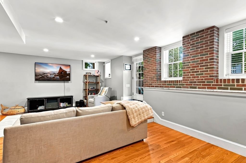 221 Worcester Lane #6 Waltham — Photo 11 of 34