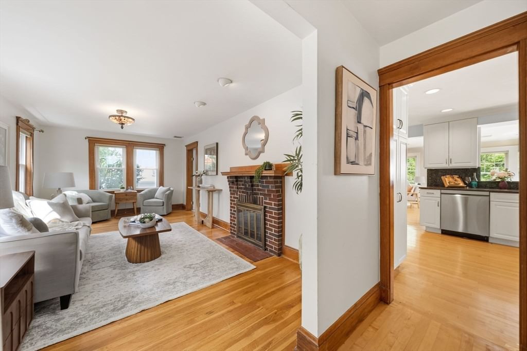 1028 Webster Street Needham — Photo 4 of 29