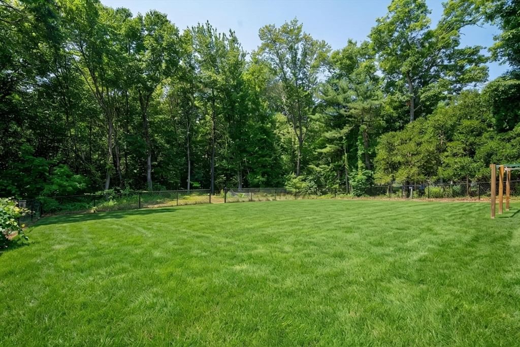 23 Woodbury Rd Southborough — Photo 16 of 38