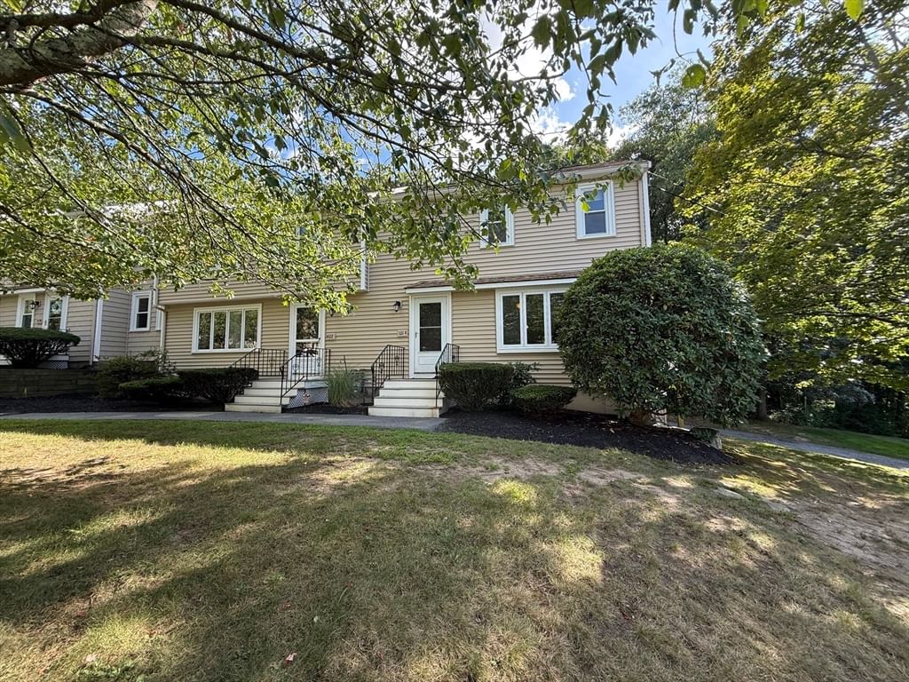 101 Cardinal Lane #101 Tyngsborough — Photo 2 of 33