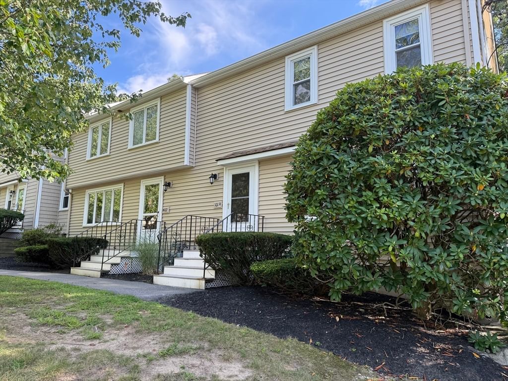 101 Cardinal Lane #101 Tyngsborough — Photo 5 of 33