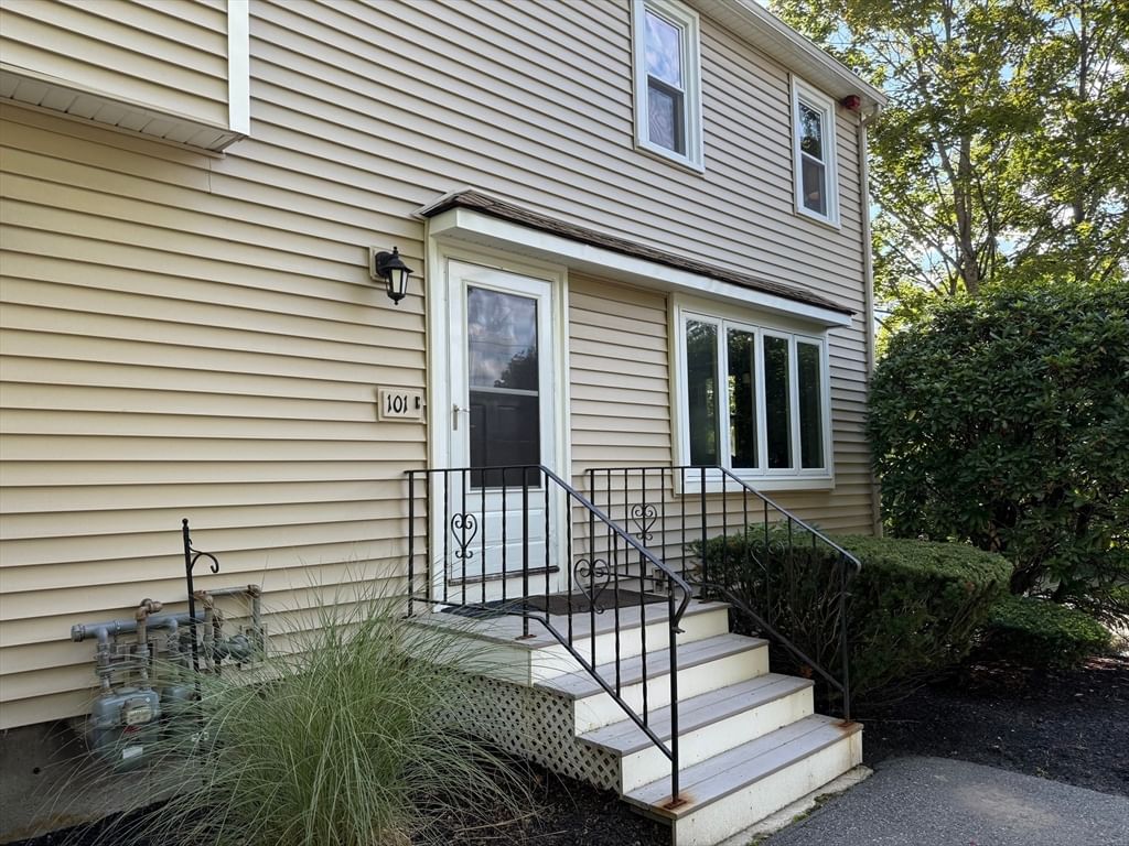 101 Cardinal Lane #101 Tyngsborough — Photo 6 of 33