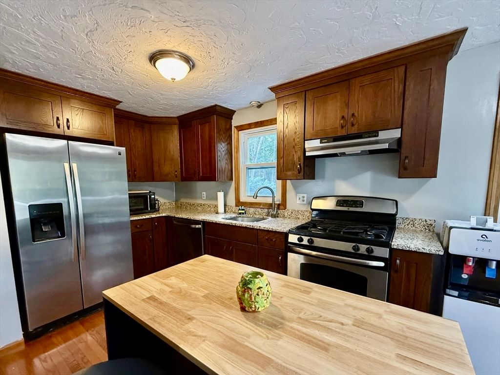 101 Cardinal Lane #101 Tyngsborough — Photo 8 of 33