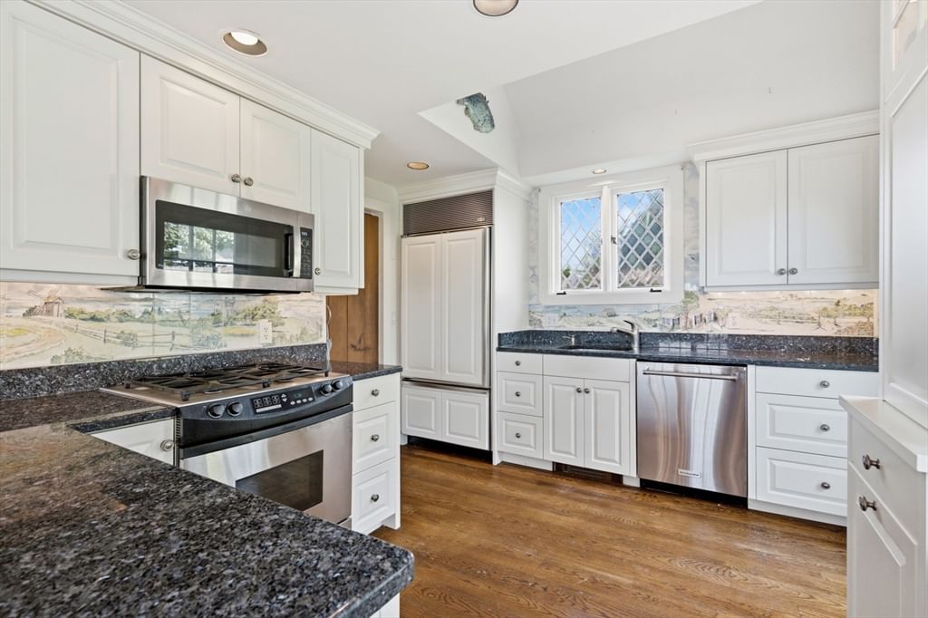 108 Queen Anne Road Chatham — Photo 10 of 21