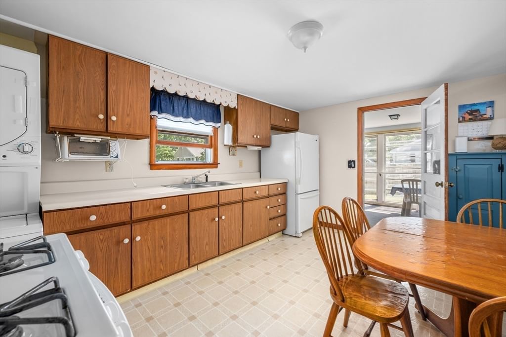54 Holly Yarmouth — Photo 7 of 20