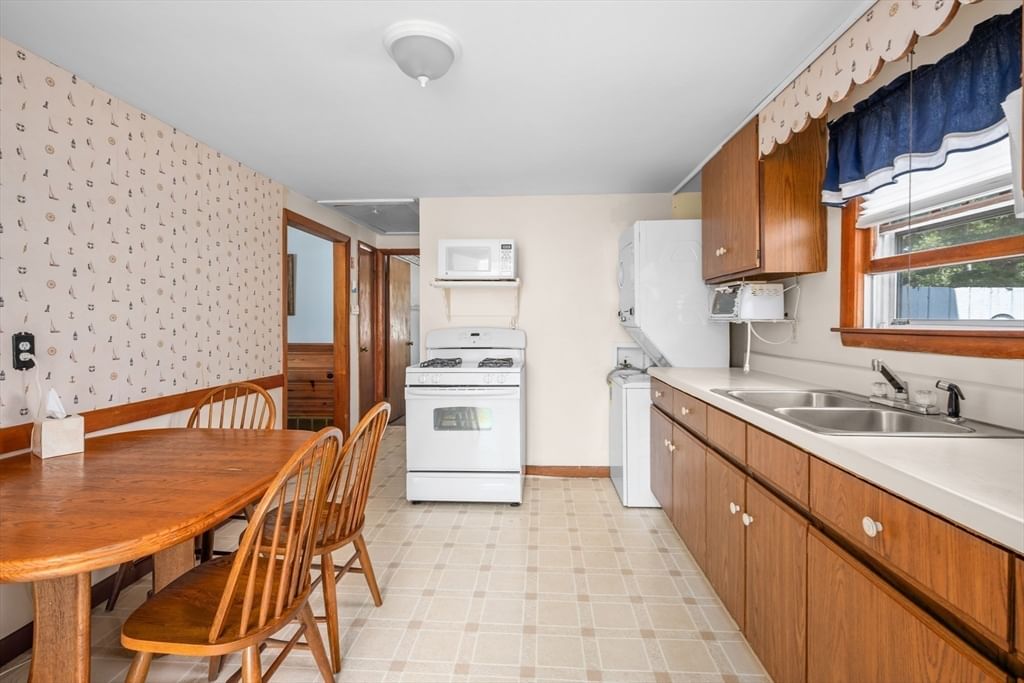 54 Holly Yarmouth — Photo 8 of 20