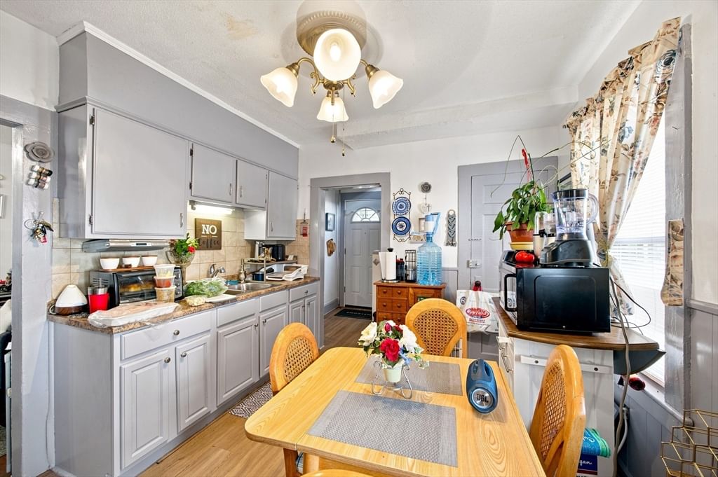 250-252 Winsor Street Ludlow — Photo 16 of 28
