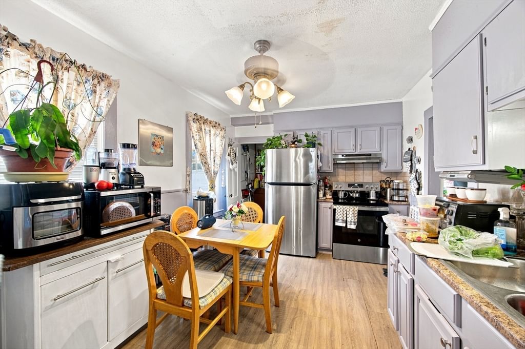 250-252 Winsor Street Ludlow — Photo 17 of 28
