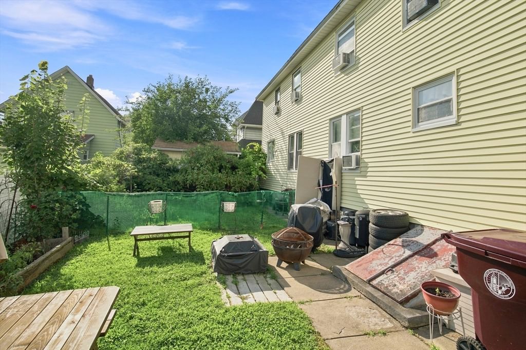 250-252 Winsor Street Ludlow — Photo 20 of 28