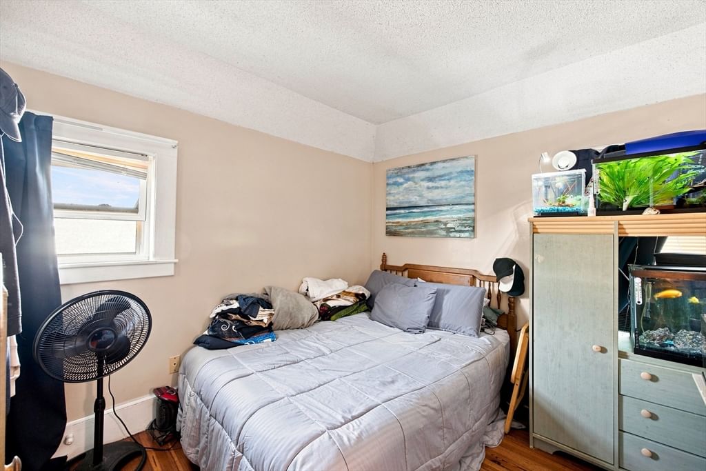 250-252 Winsor Street Ludlow — Photo 7 of 28