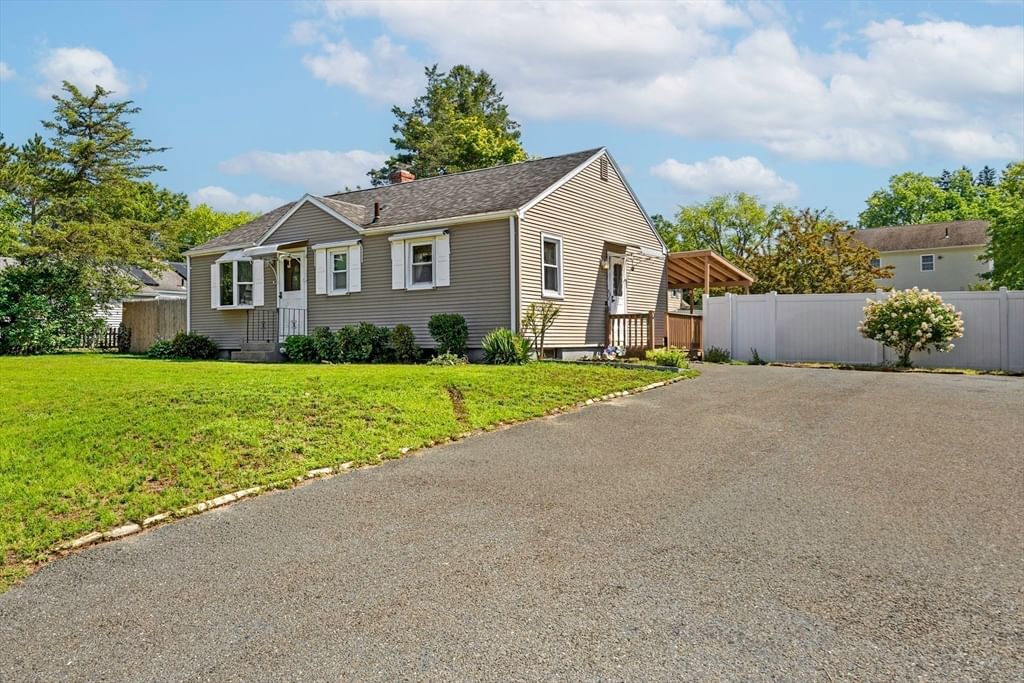 Property at 133 Denwall Dr, Springfield, MA 01119