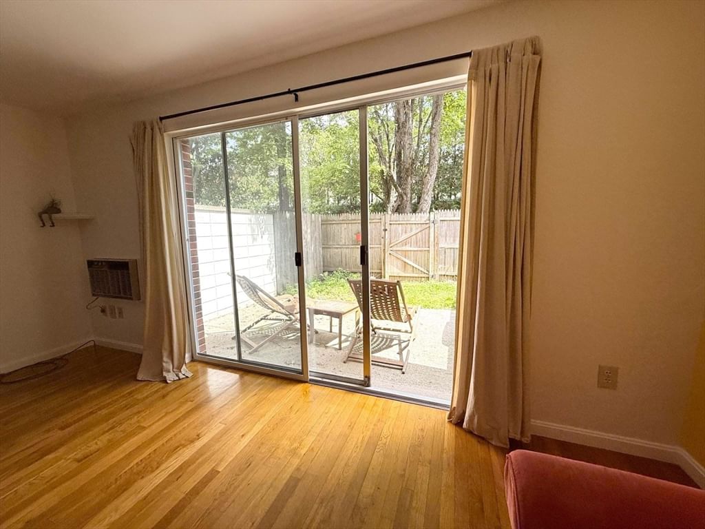 35 Webster Ct #35 Amherst — Photo 3 of 10