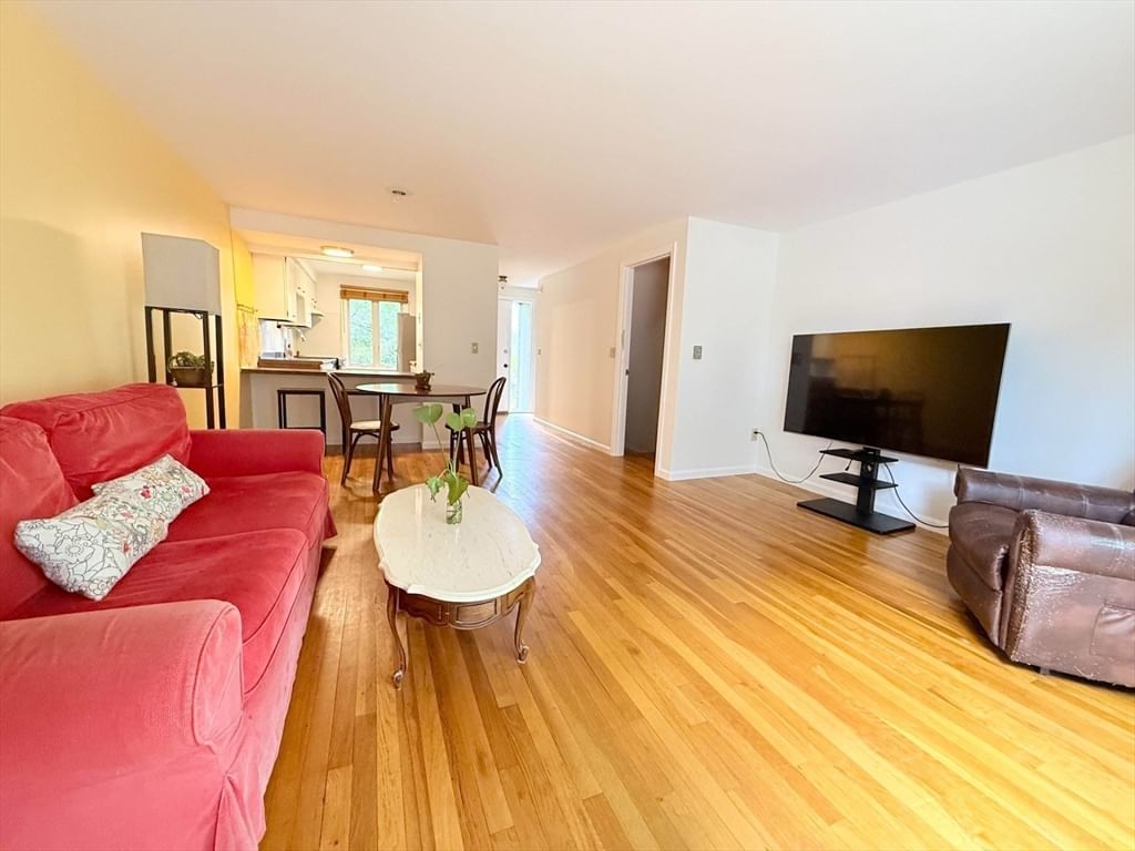 35 Webster Ct #35 Amherst — Photo 4 of 10