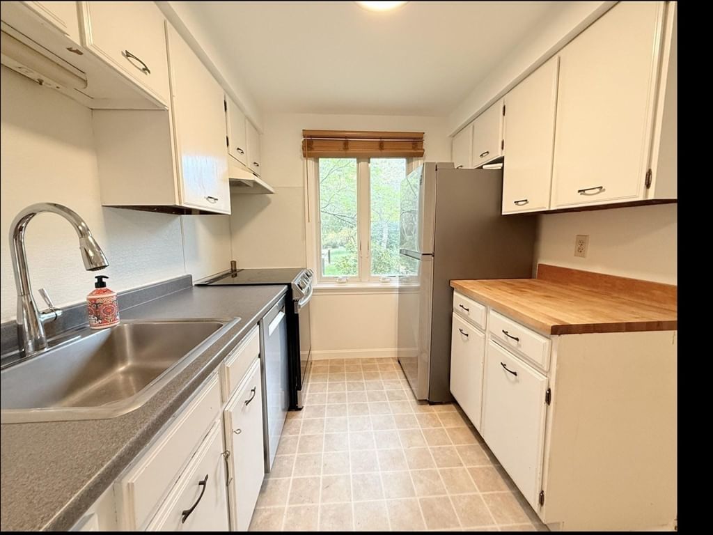 35 Webster Ct #35 Amherst — Photo 7 of 10