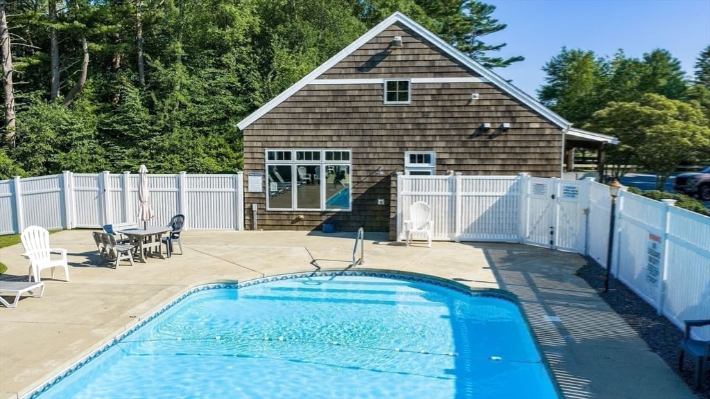 20 Hathaway Pond Circle #20 Rochester — Photo 27 of 38