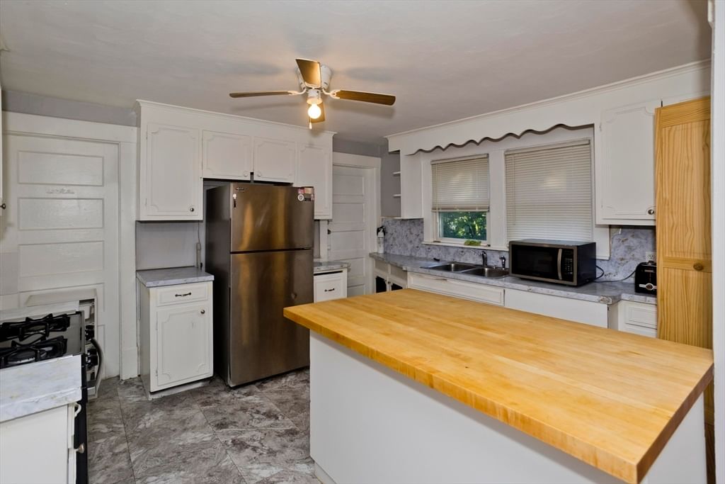 104 Narragansett St Springfield — Photo 9 of 42