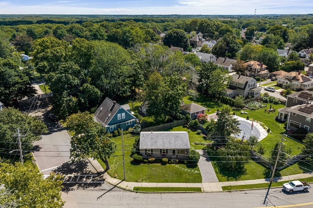 1747 Highland Avenue Fall River — Photo 14 of 35