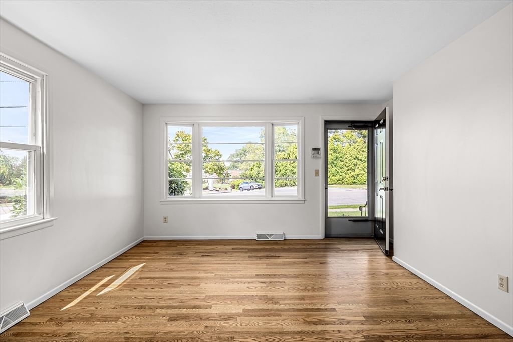 1747 Highland Avenue Fall River — Photo 16 of 35