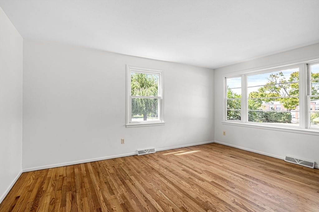 1747 Highland Avenue Fall River — Photo 17 of 35