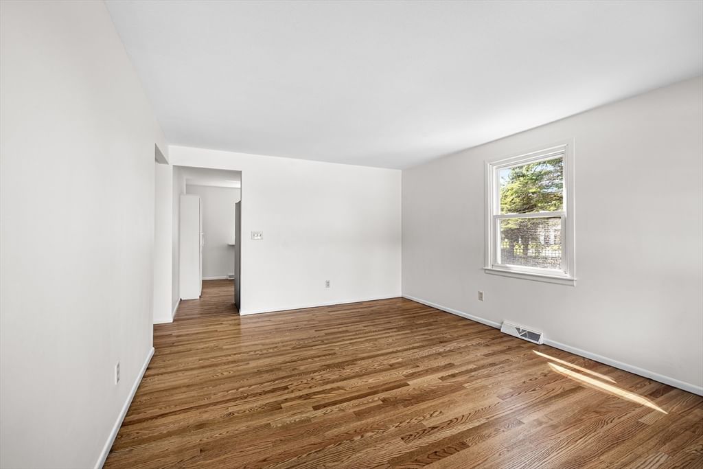 1747 Highland Avenue Fall River — Photo 18 of 35