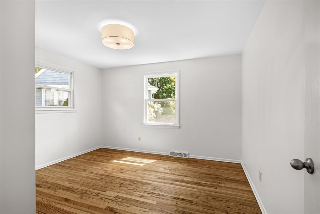 1747 Highland Avenue Fall River — Photo 25 of 35
