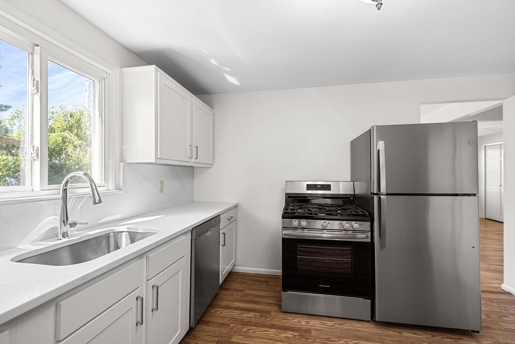 1747 Highland Avenue Fall River — Photo 27 of 35