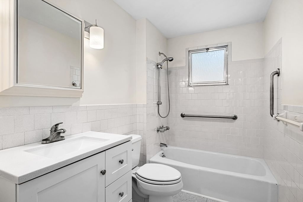 1747 Highland Avenue Fall River — Photo 32 of 35