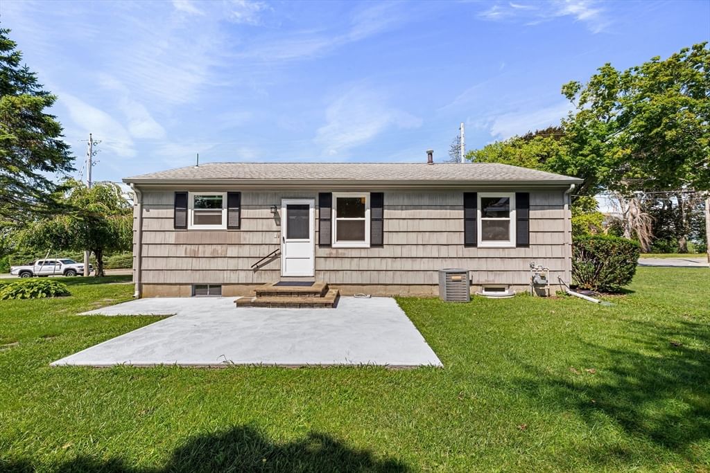 1747 Highland Avenue Fall River — Photo 9 of 35