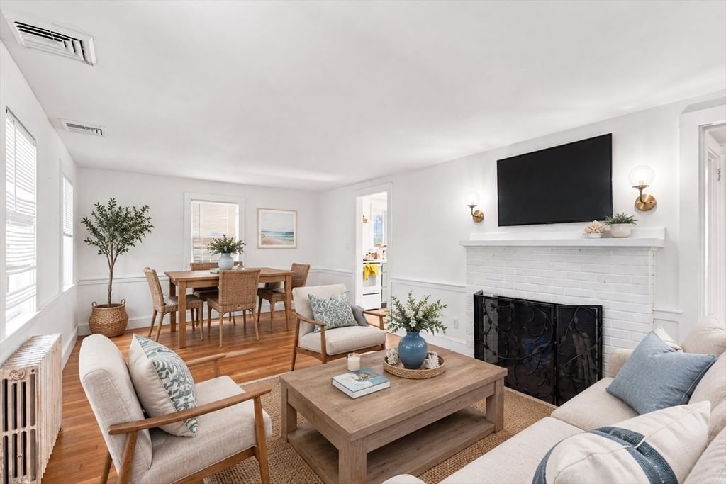 35 Walnut St Barnstable — Photo 3 of 29