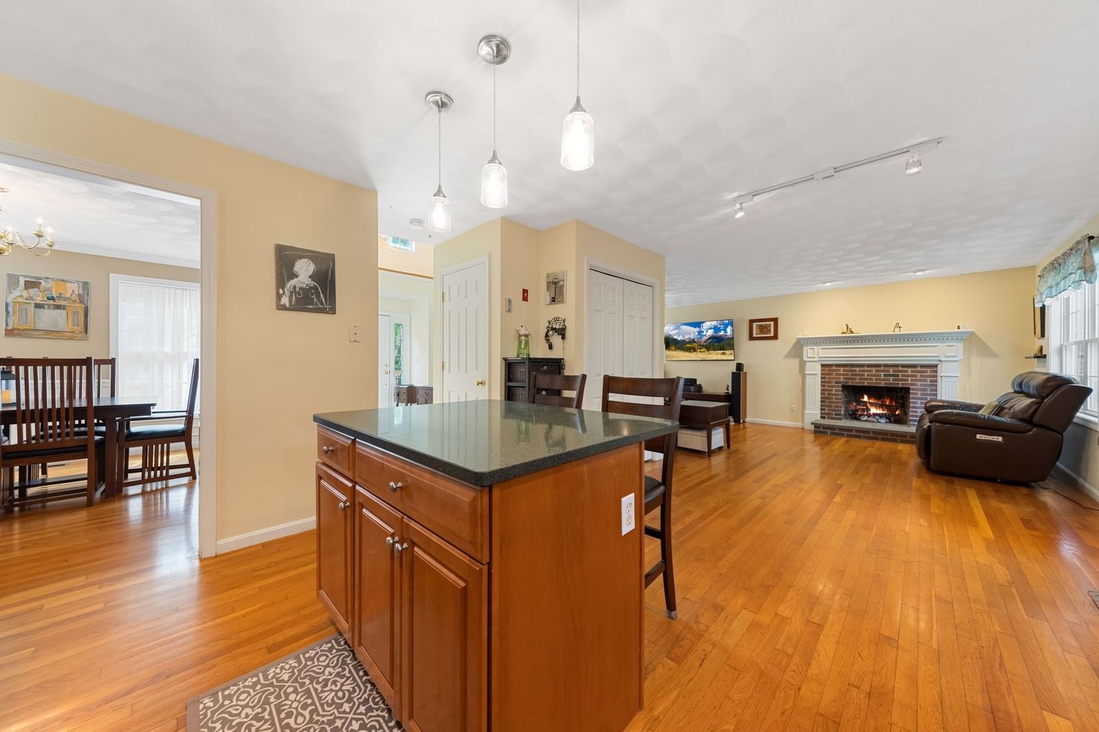 115 Cathedral Drive Attleboro — Photo 10 of 38