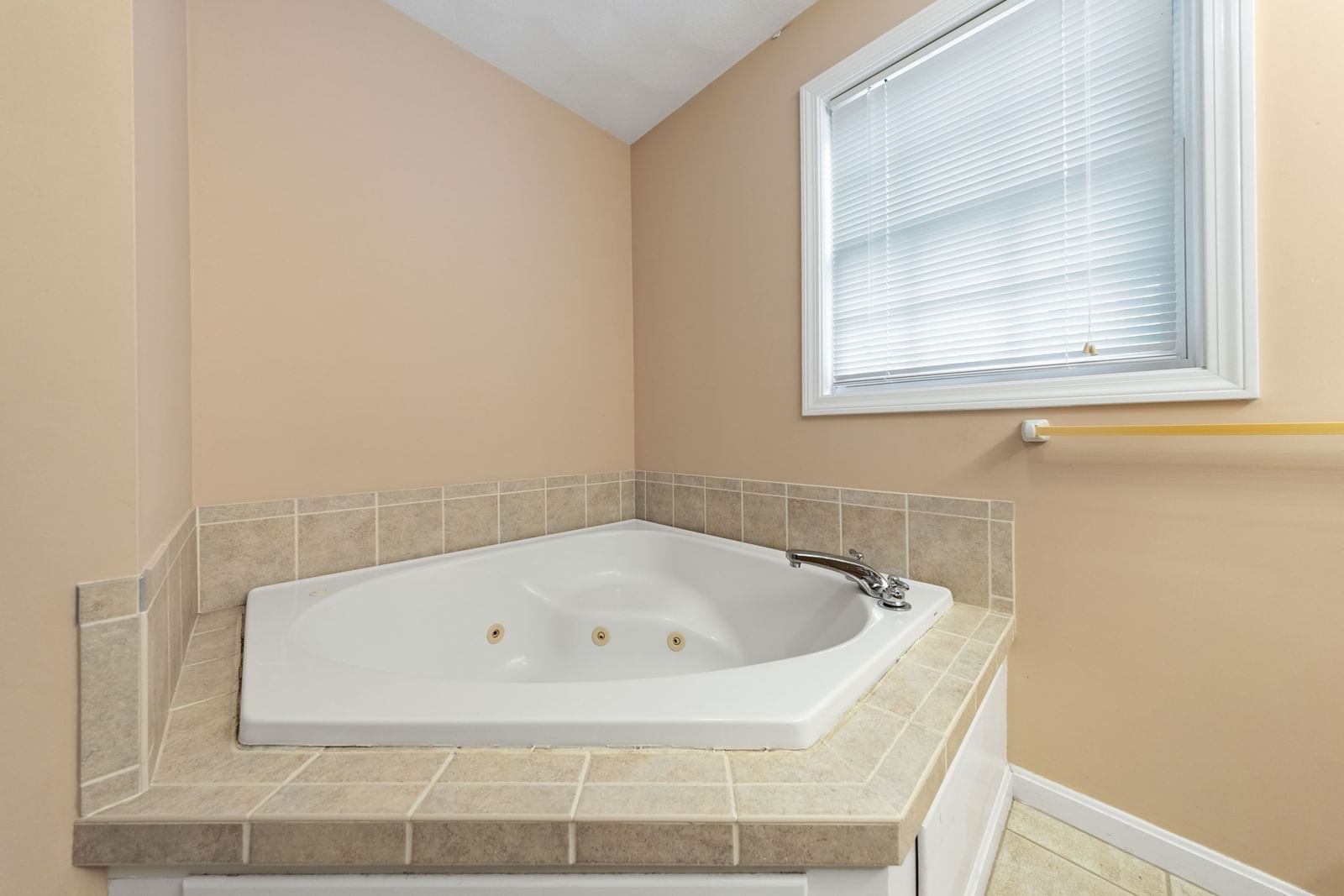 115 Cathedral Drive Attleboro — Photo 25 of 38