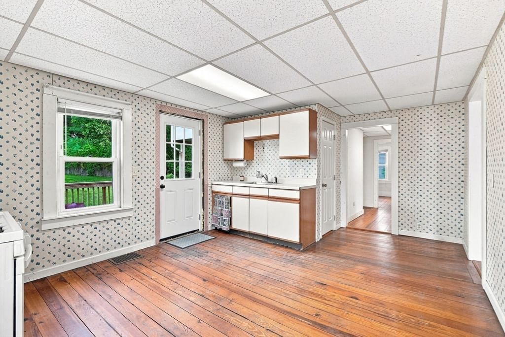 255 Center St Ludlow — Photo 11 of 40