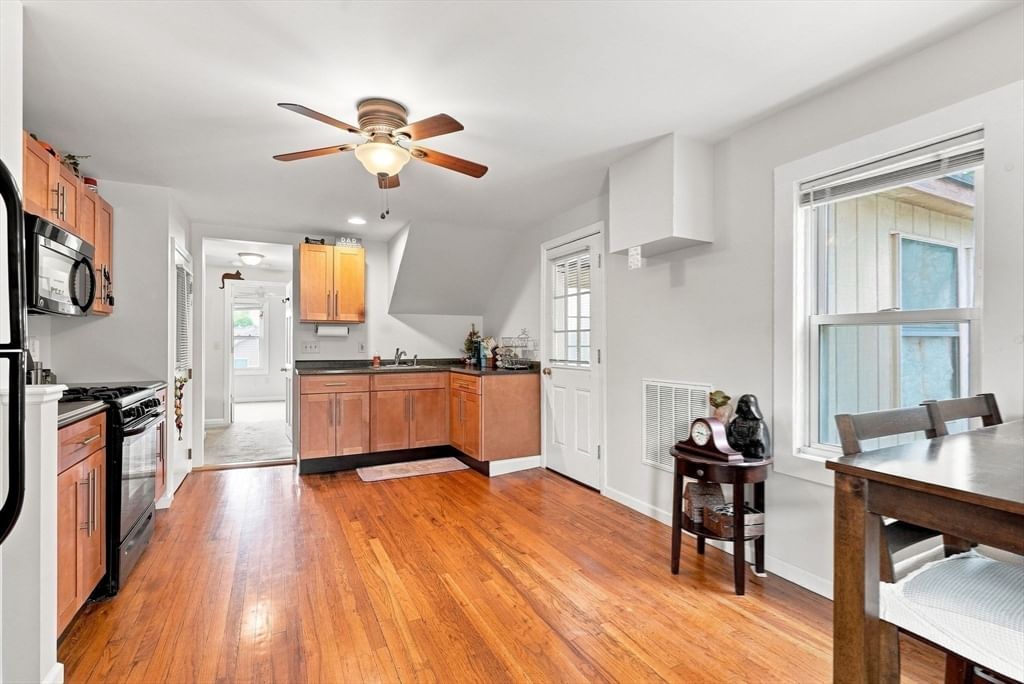 255 Center St Ludlow — Photo 19 of 40