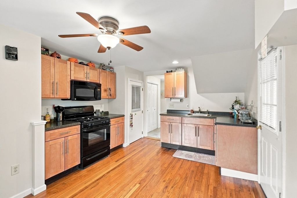 255 Center St Ludlow — Photo 20 of 40